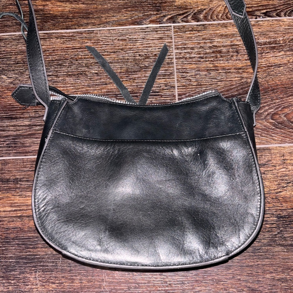 AIMEE Kestenberg Black Leather Crossbody Bag - Picture 6 of 6